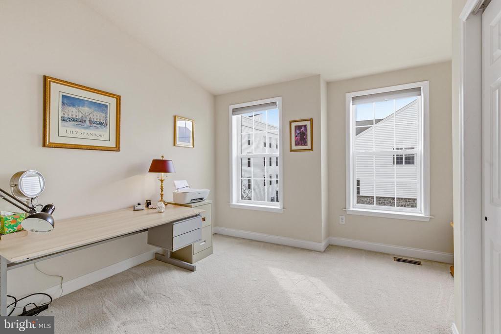 309 CORVUS CIRCLE