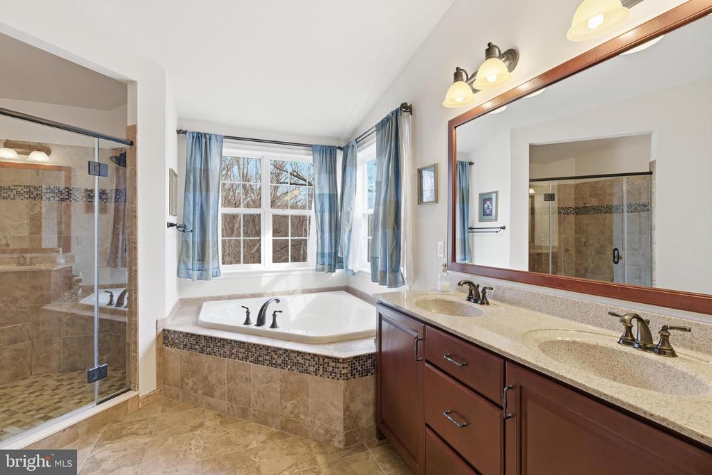 309 CORVUS CIRCLE