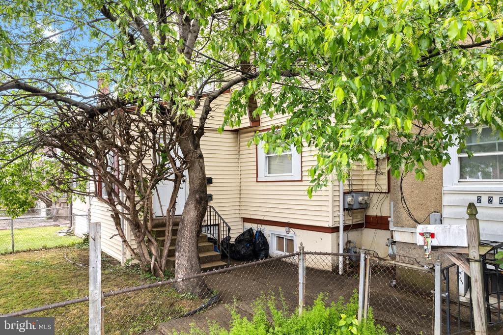223 LONG LANE