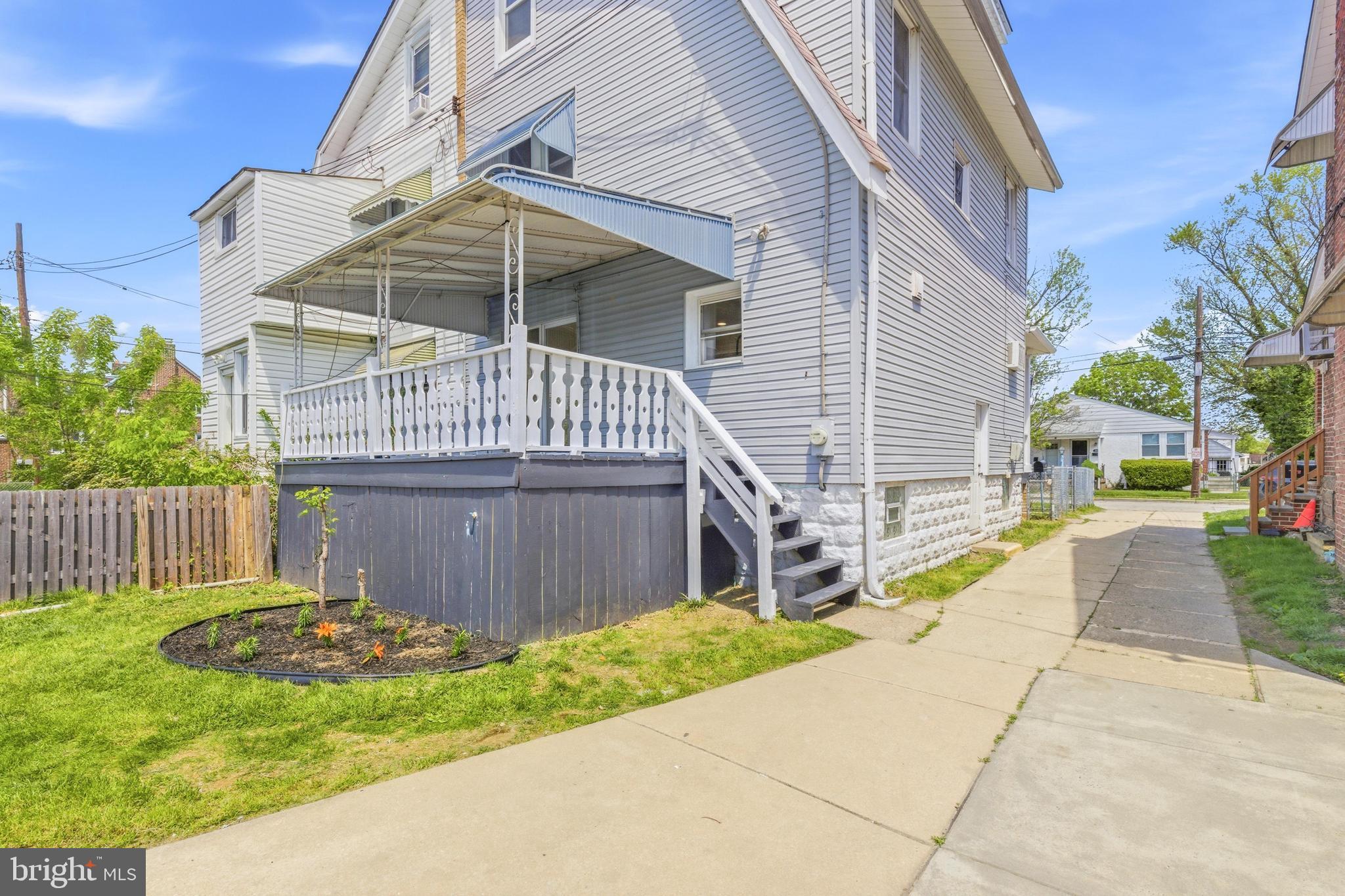 102 E OAK LANE