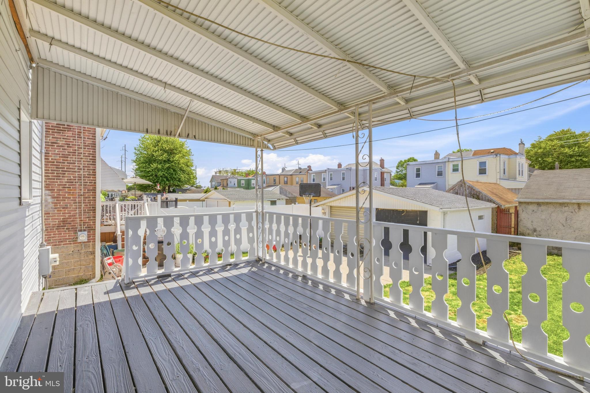 102 E OAK LANE