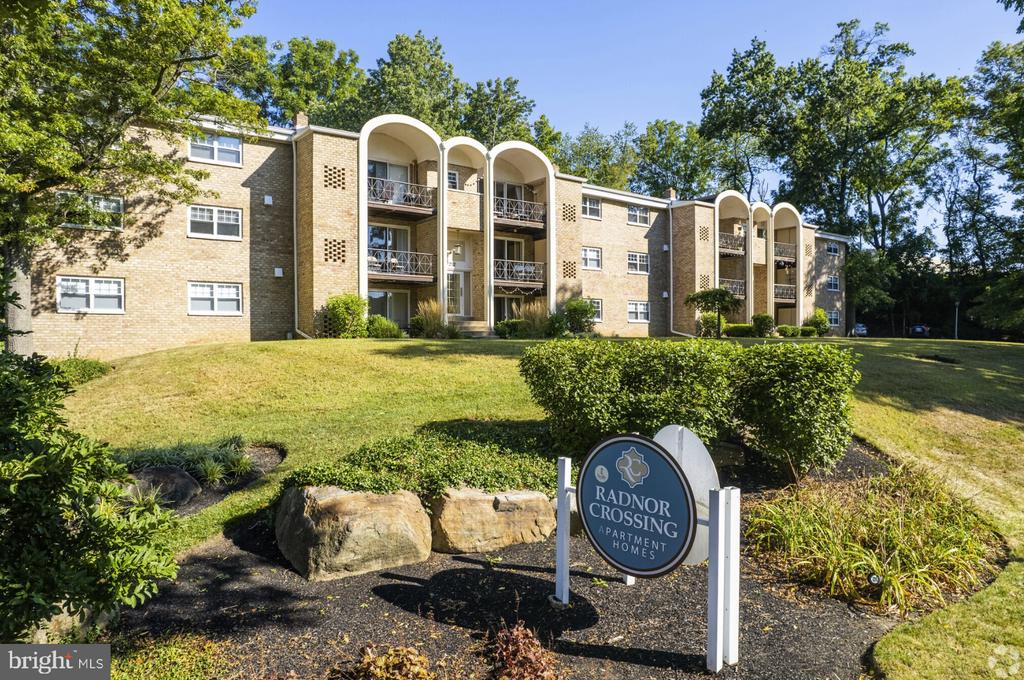 284 IVEN AVENUE 260-2B