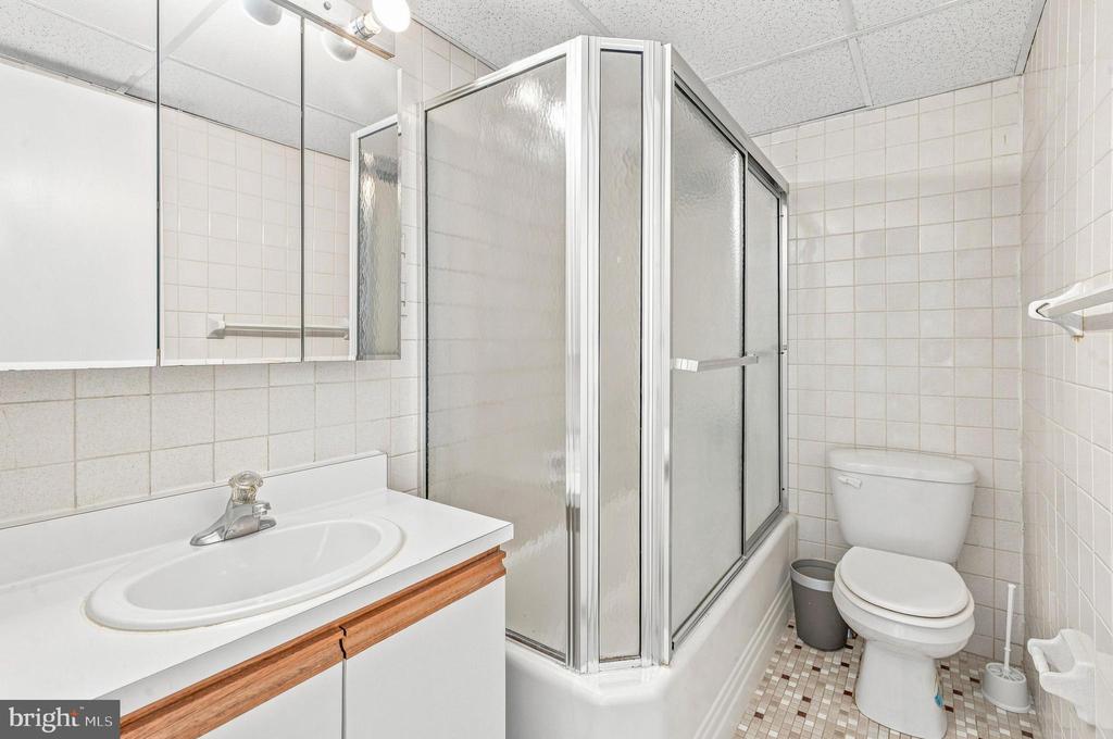 1030 LANCASTER Unit: 717