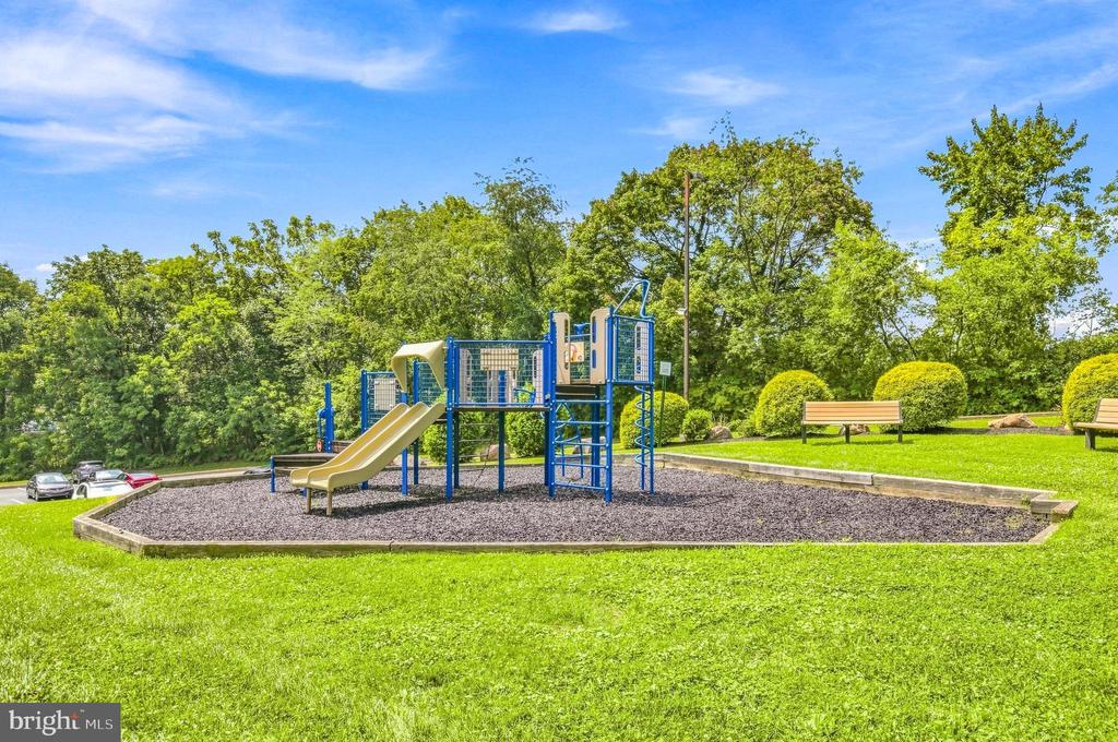 1030 LANCASTER Unit: 717