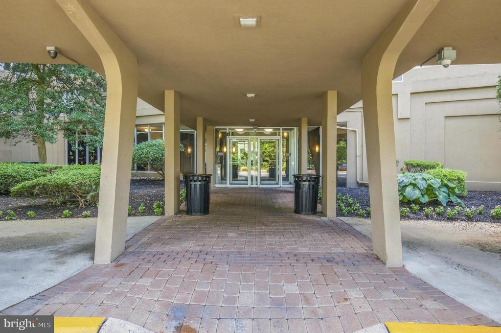 1030 LANCASTER Unit: 717