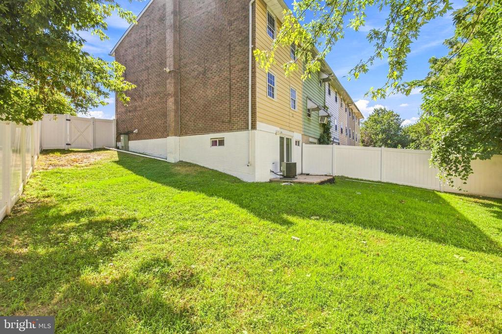 1512 ROOSEVELT DRIVE