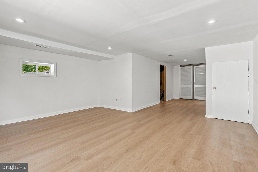 1512 ROOSEVELT DRIVE