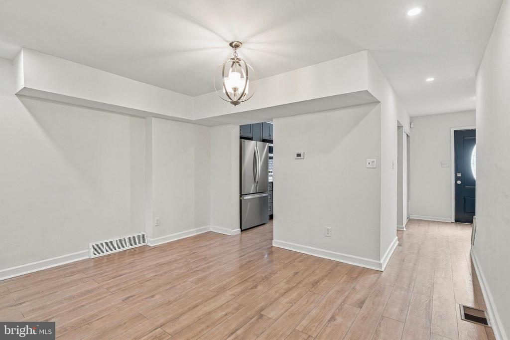 1512 ROOSEVELT DRIVE