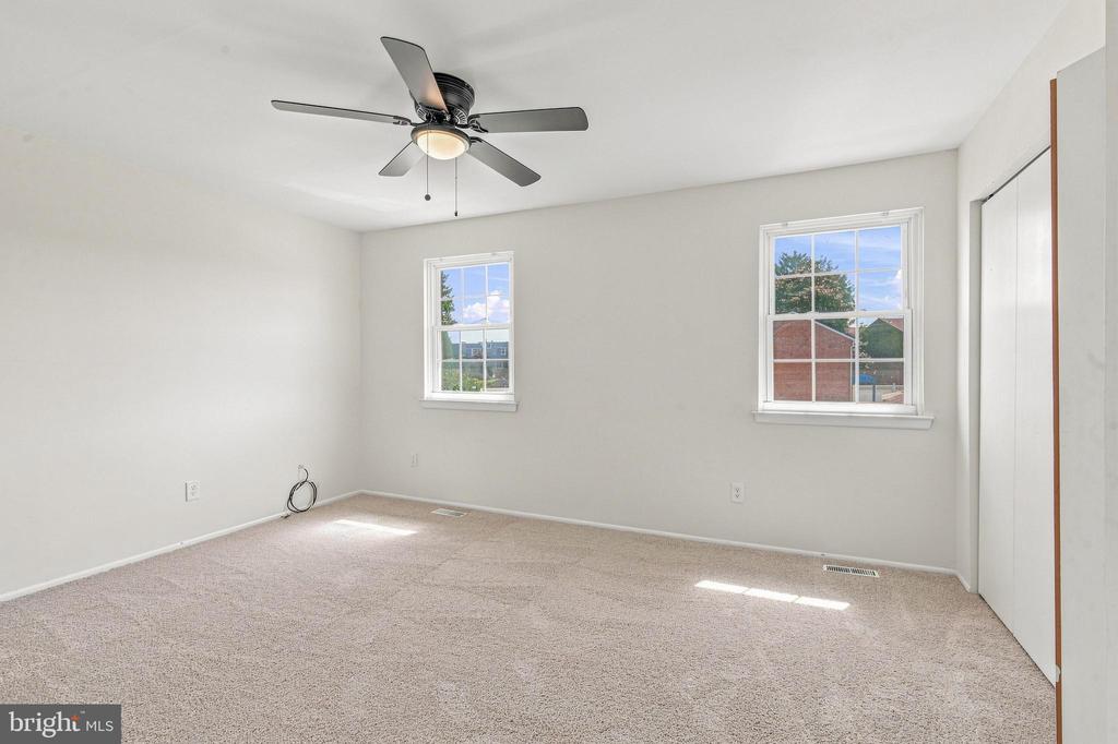 1512 ROOSEVELT DRIVE