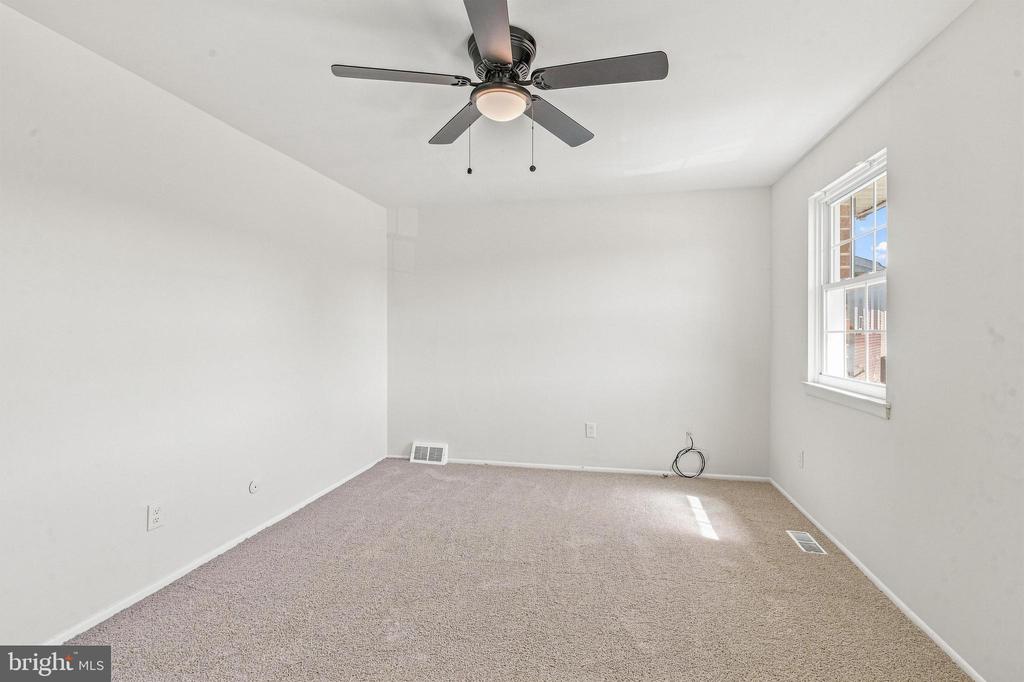 1512 ROOSEVELT DRIVE
