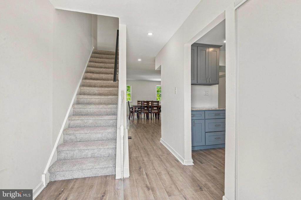 1512 ROOSEVELT DRIVE