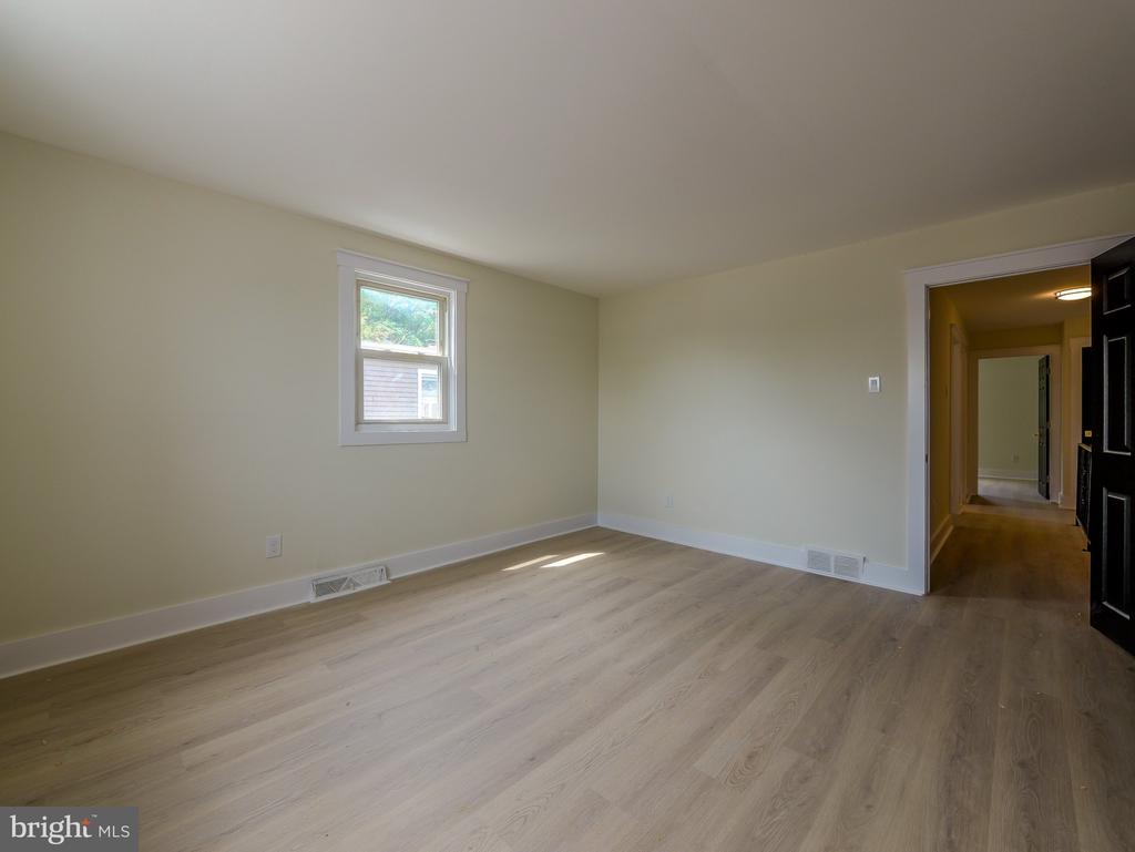 119 EAST LANE