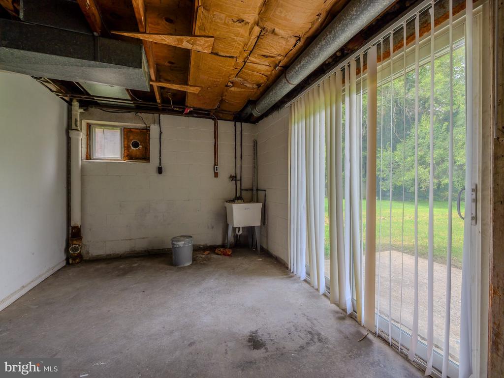 119 EAST LANE