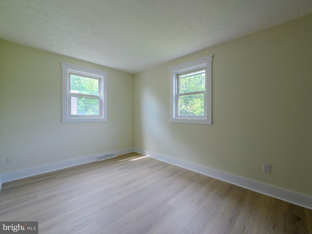 119 EAST LANE