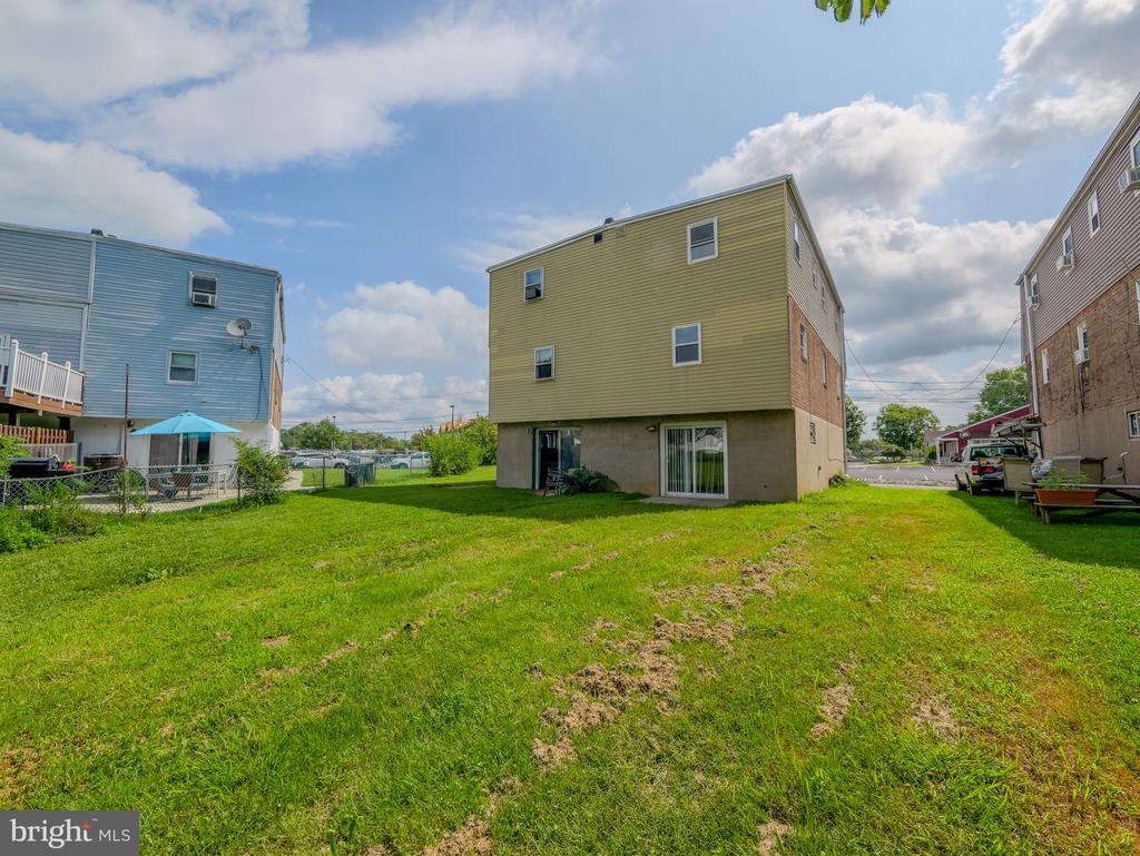 119 EAST LANE