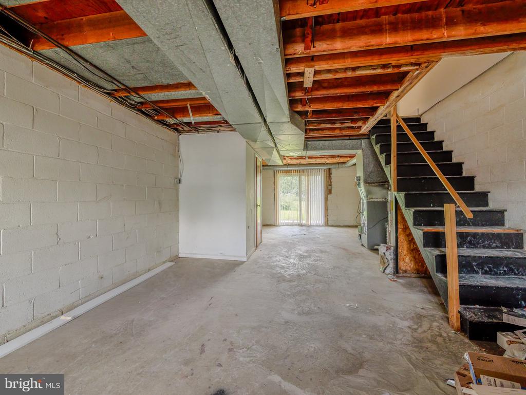 119 EAST LANE