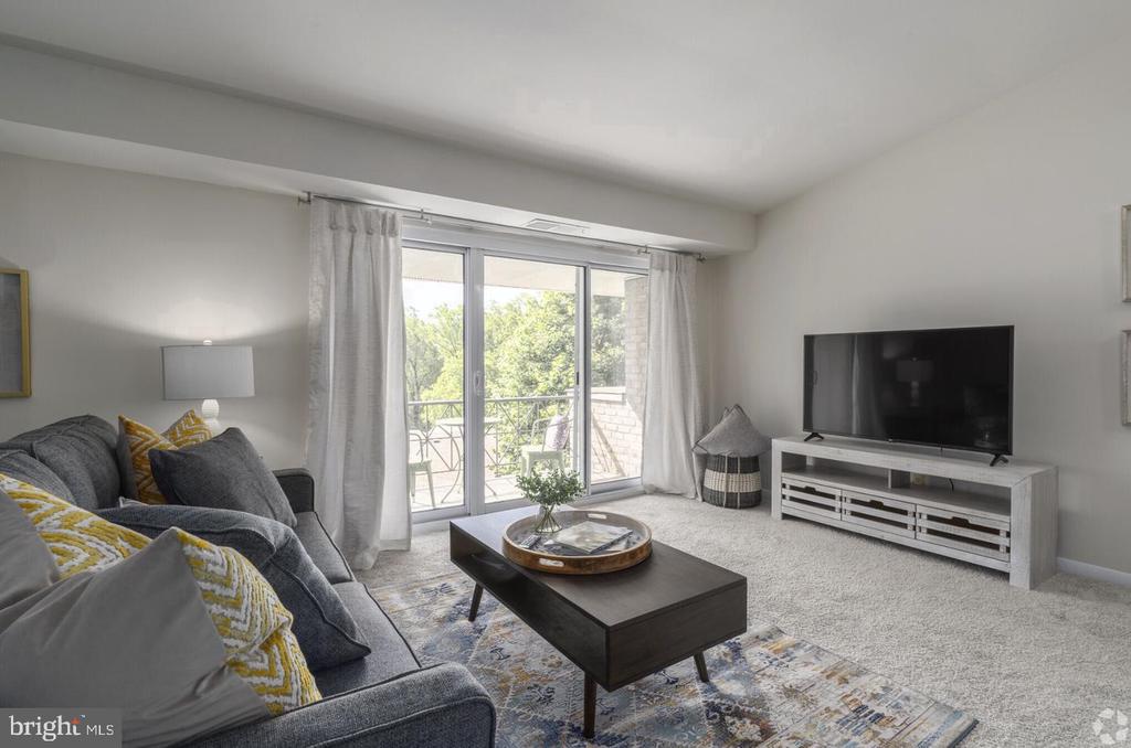 284 IVEN AVENUE Unit: 250-2A