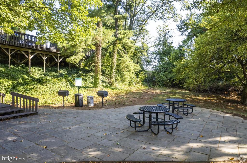 284 IVEN AVENUE Unit: 250-2A