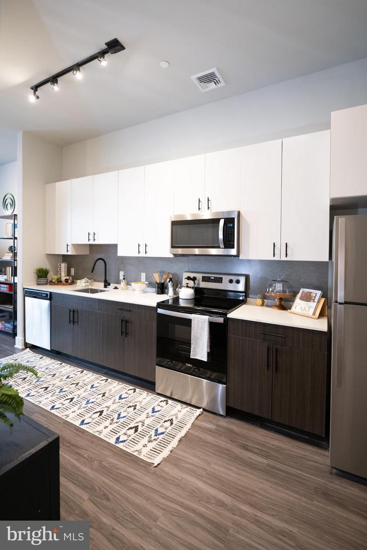 9 PRESIDENTIAL BOULEVARD Unit: 2B/2BA