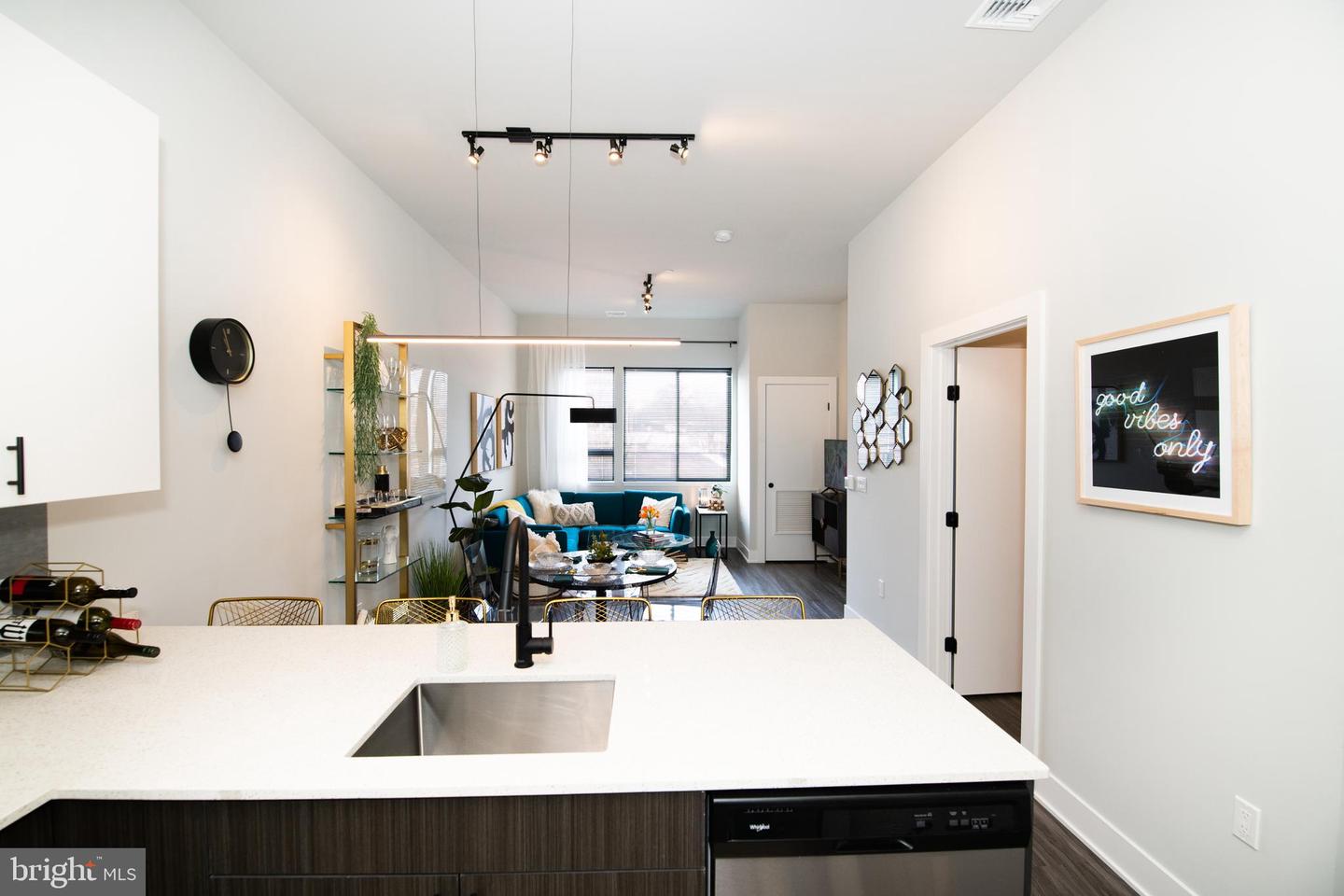 9 PRESIDENTIAL BOULEVARD Unit: 2B/2BA