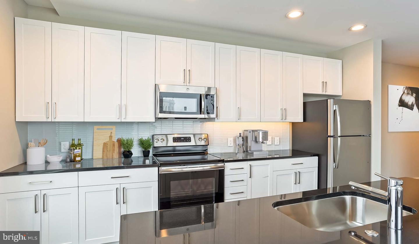 24 CRICKET AVENUE Unit: 1B-612