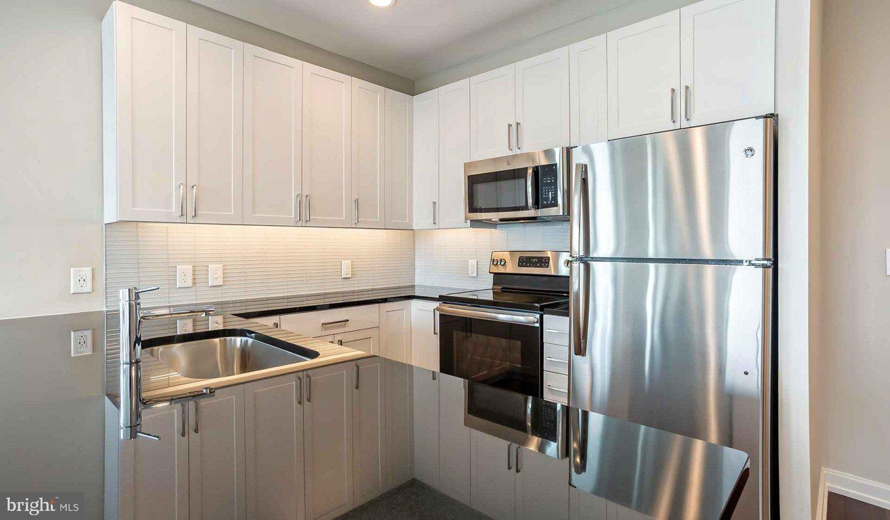24 CRICKET AVENUE Unit: 1B-406