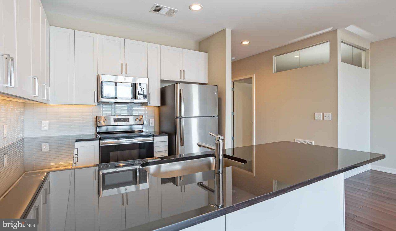 24 CRICKET AVENUE Unit: 3B-424