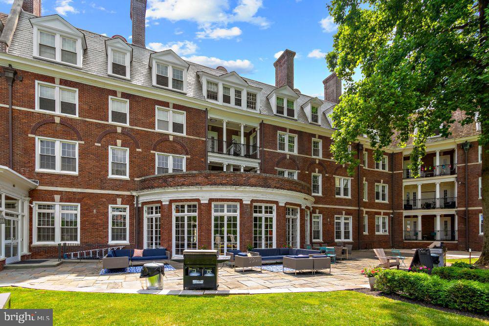 18 E LANCASTER AVE #1B-120