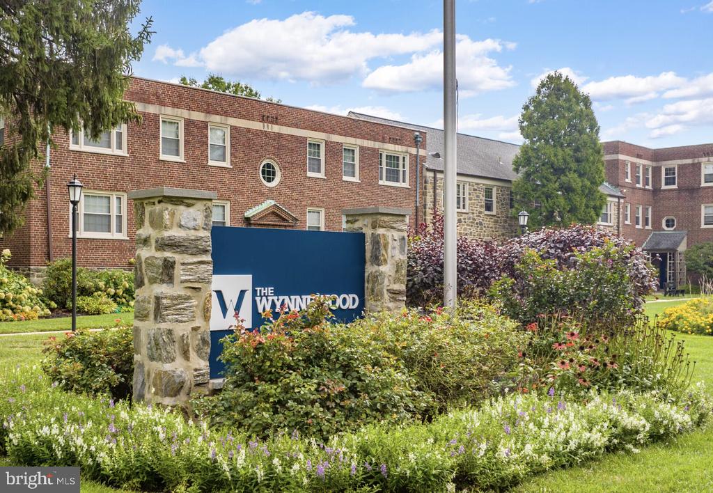 150 E WYNNEWOOD RD #1B-13F