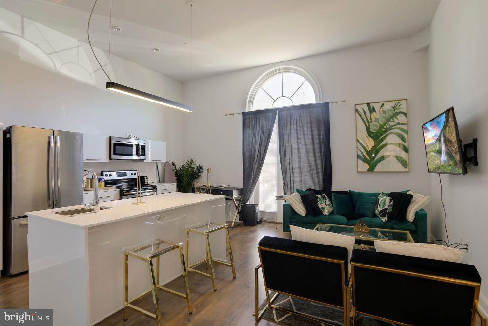 18 E LANCASTER AVE #1B-216