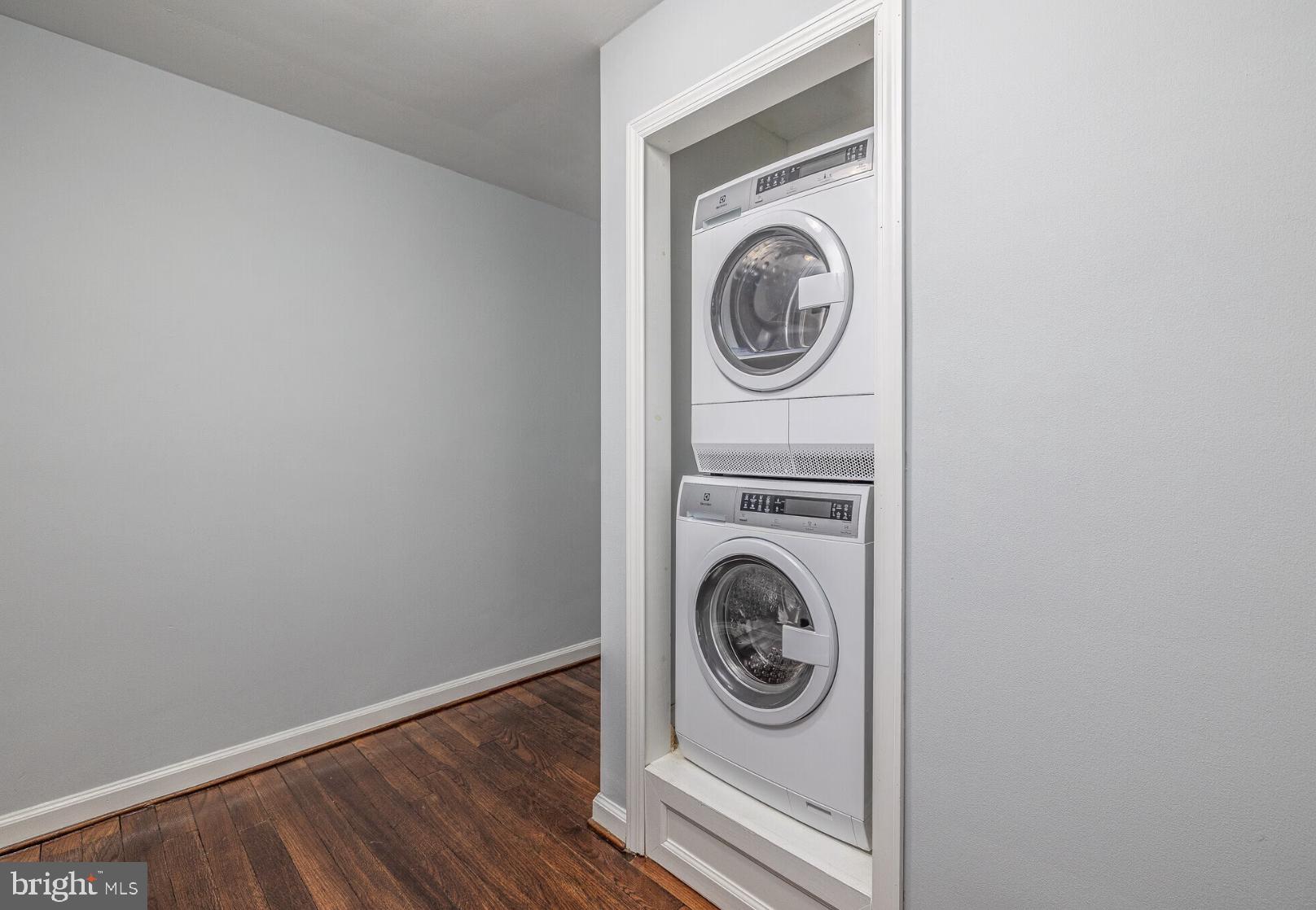 150 E WYNNEWOOD RD #1B-06E