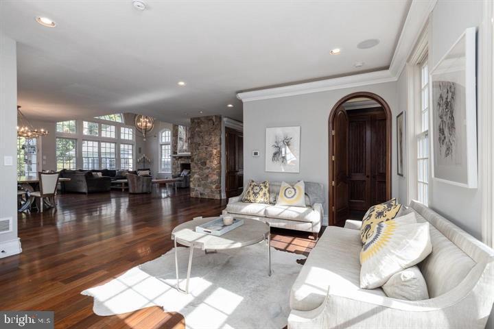 1300 Valley Rd