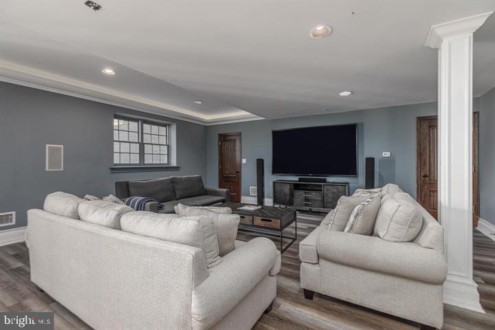 1300 Valley Rd
