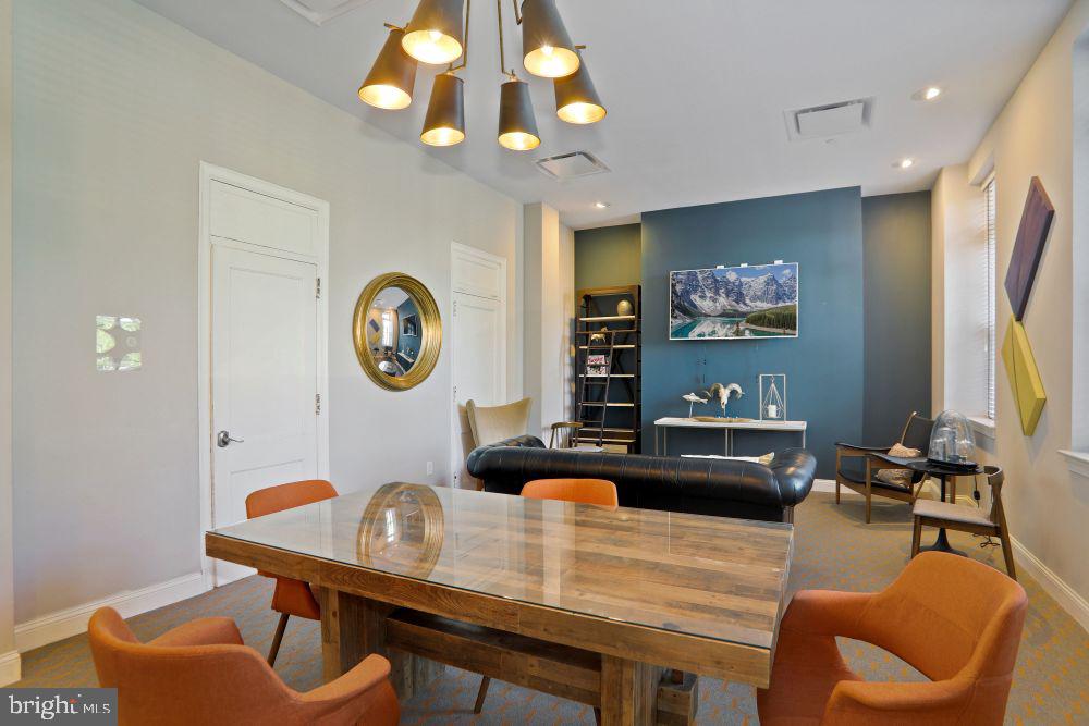 18 E LANCASTER AVE #1B-206