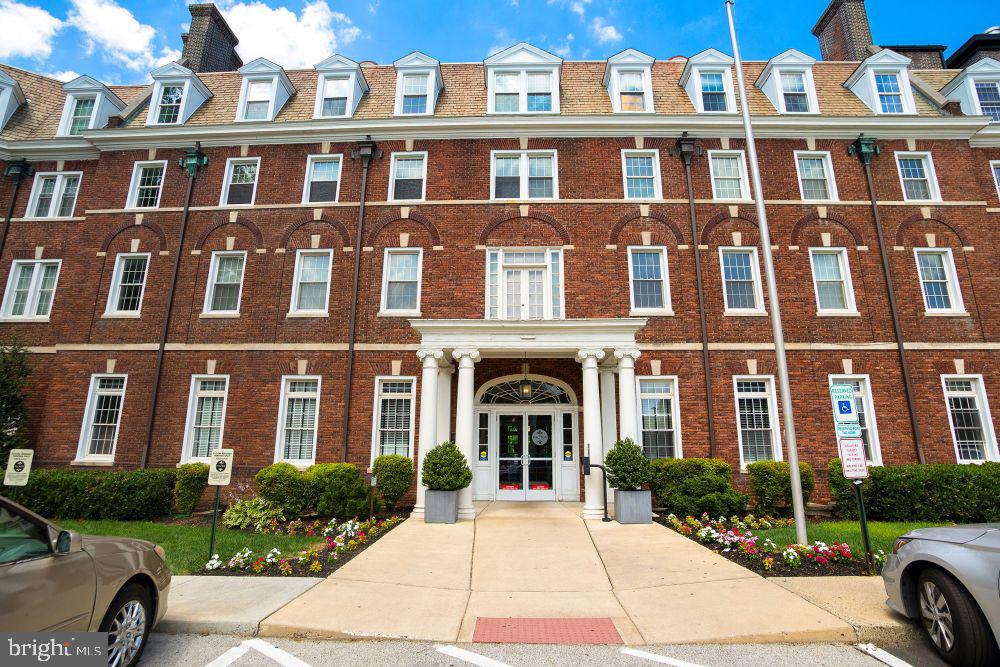 18 E LANCASTER AVE #1B-206