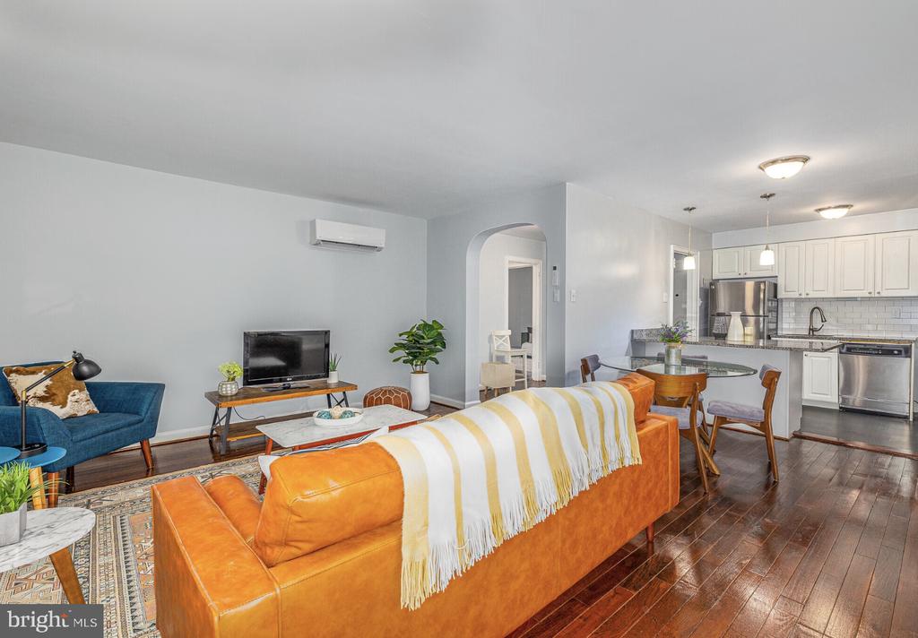 150 E WYNNEWOOD ROAD Unit: 03F