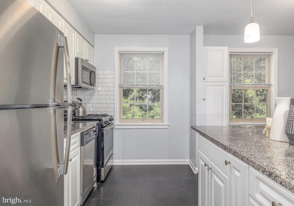 150 E WYNNEWOOD ROAD Unit: 03F