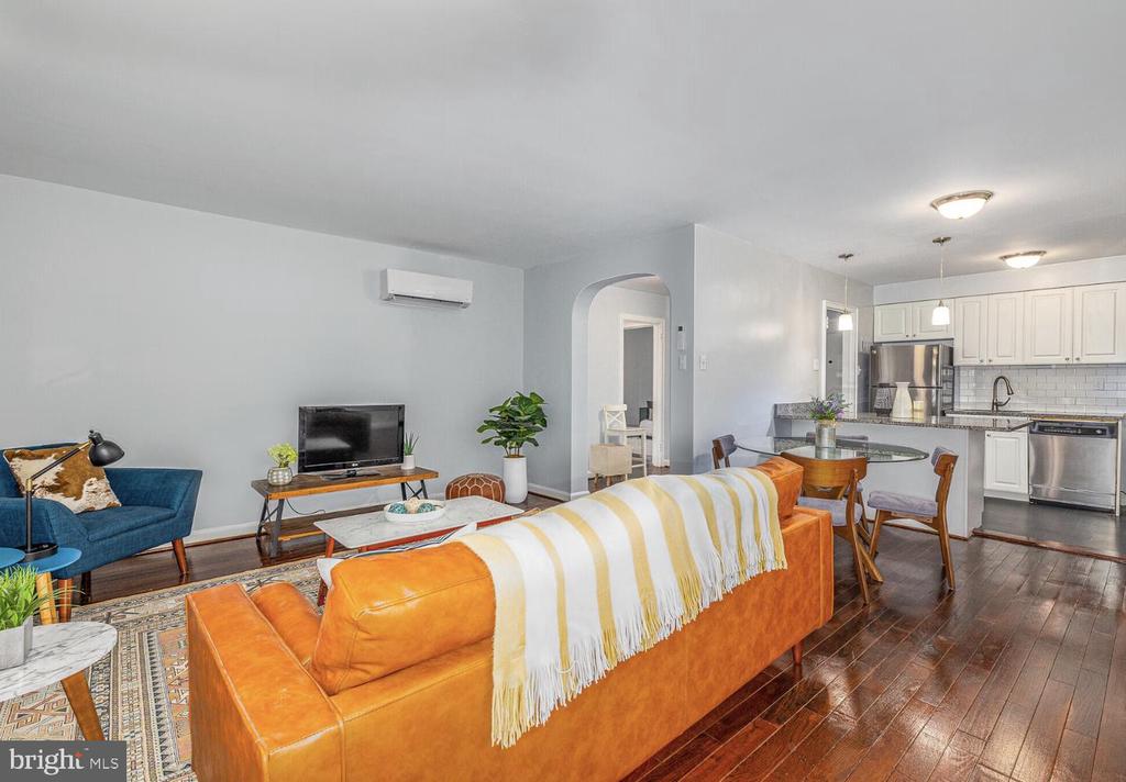 150 E WYNNEWOOD ROAD Unit: 01-F