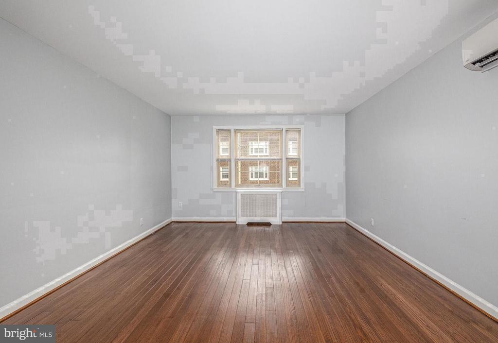 150 E WYNNEWOOD ROAD Unit: 17-C