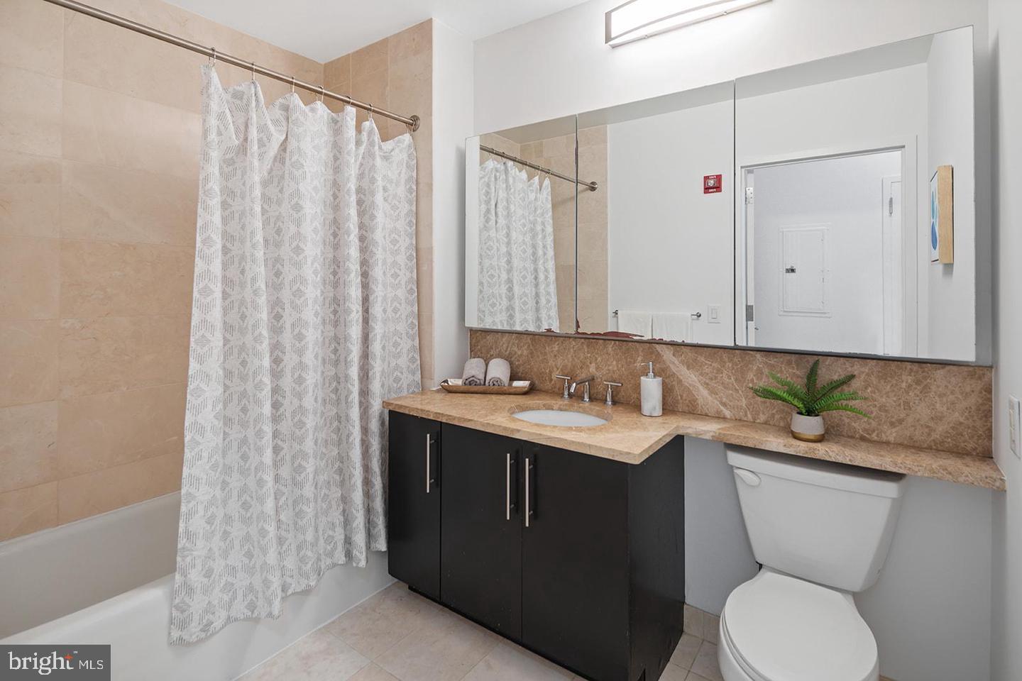 1425 LOCUST STREET Unit: 2D