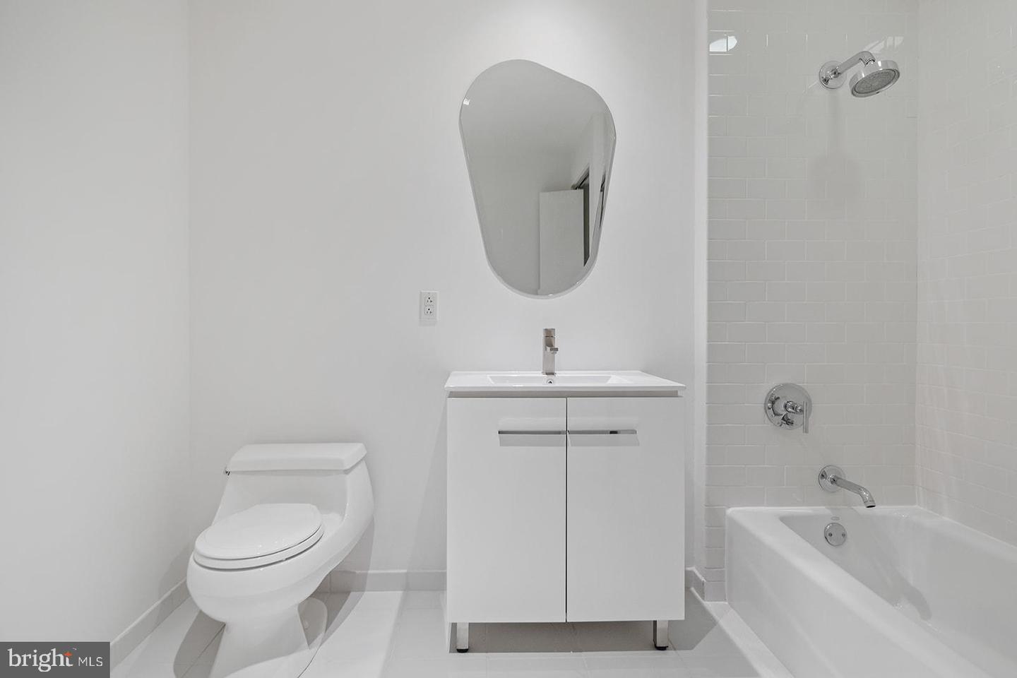 1352 SOUTH STREET Unit: 200B