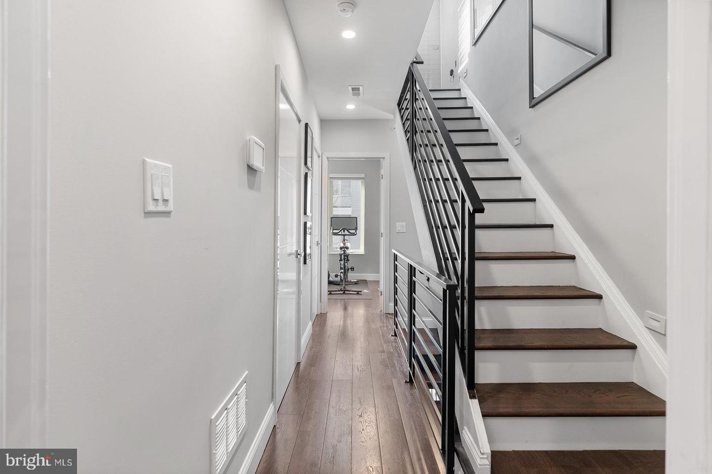 1622 CAMBRIDGE STREET Unit: B