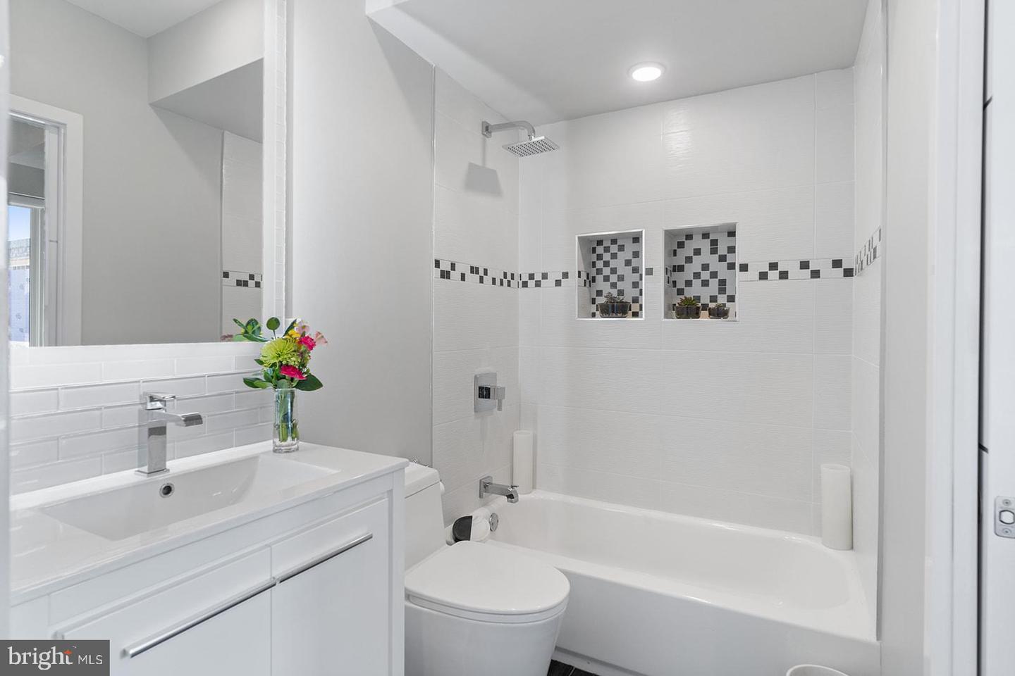 1622 CAMBRIDGE STREET Unit: B