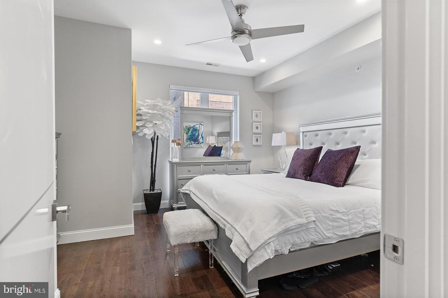 1622 CAMBRIDGE STREET Unit: B