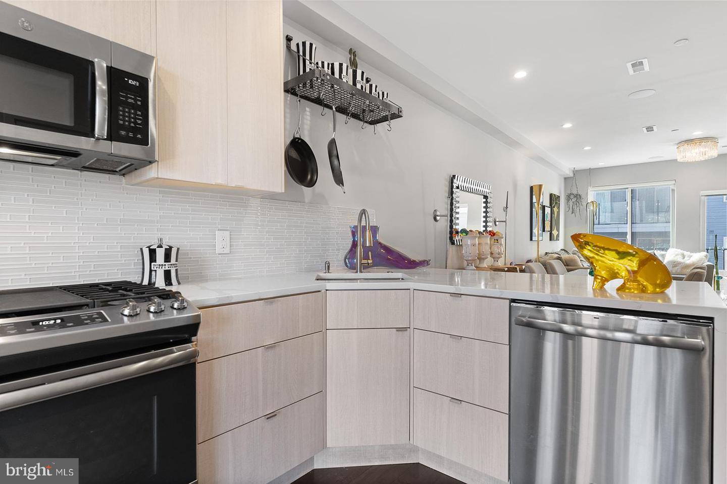 1622 CAMBRIDGE STREET Unit: B