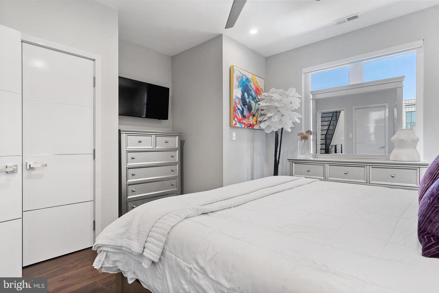 1622 CAMBRIDGE STREET Unit: B