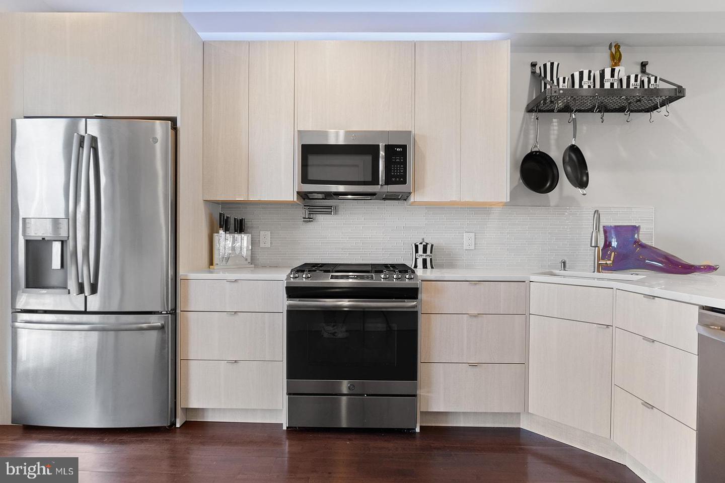 1622 CAMBRIDGE STREET Unit: B