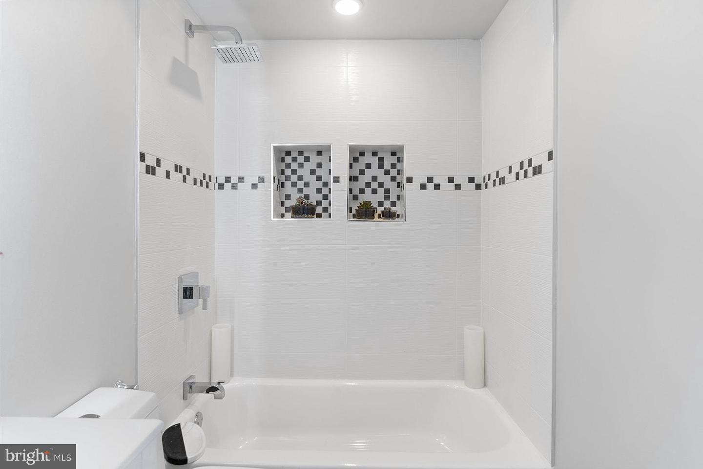 1622 CAMBRIDGE STREET Unit: B