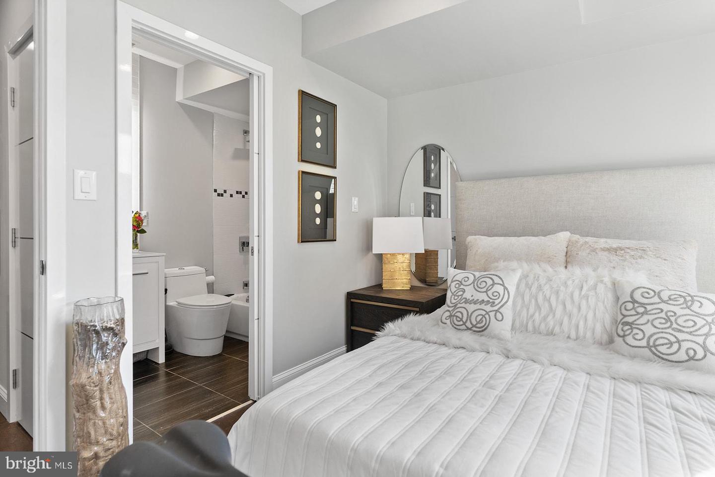 1622 CAMBRIDGE STREET Unit: B