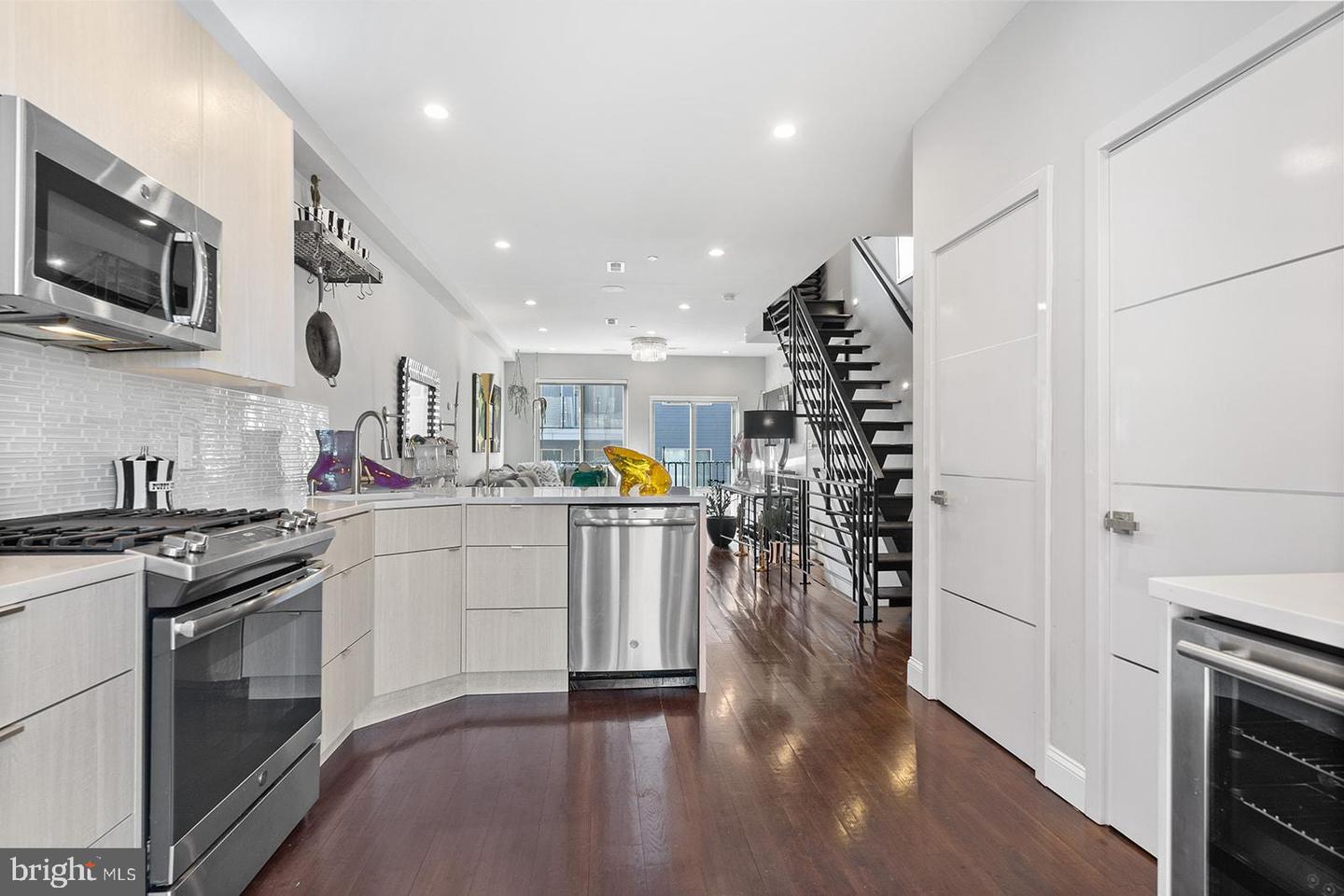 1622 CAMBRIDGE STREET Unit: B